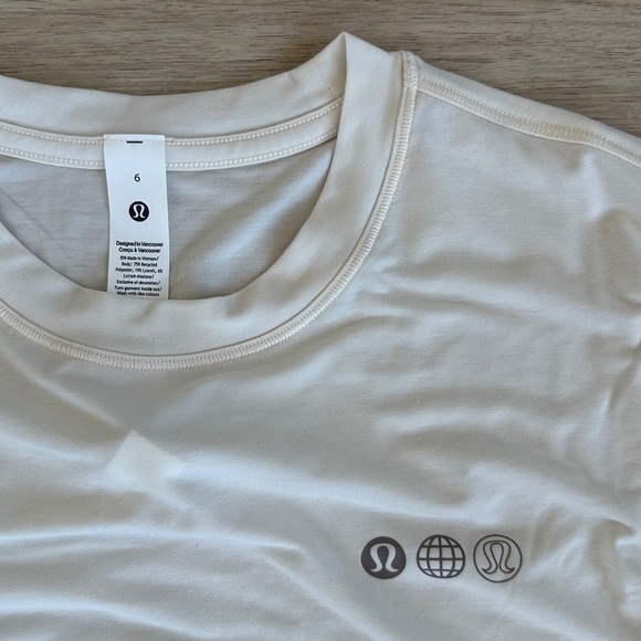 Lululemon Jersey Training Short-Sleeve Shirt
Graphic ColourLight Ivory - Picture 8 of 10